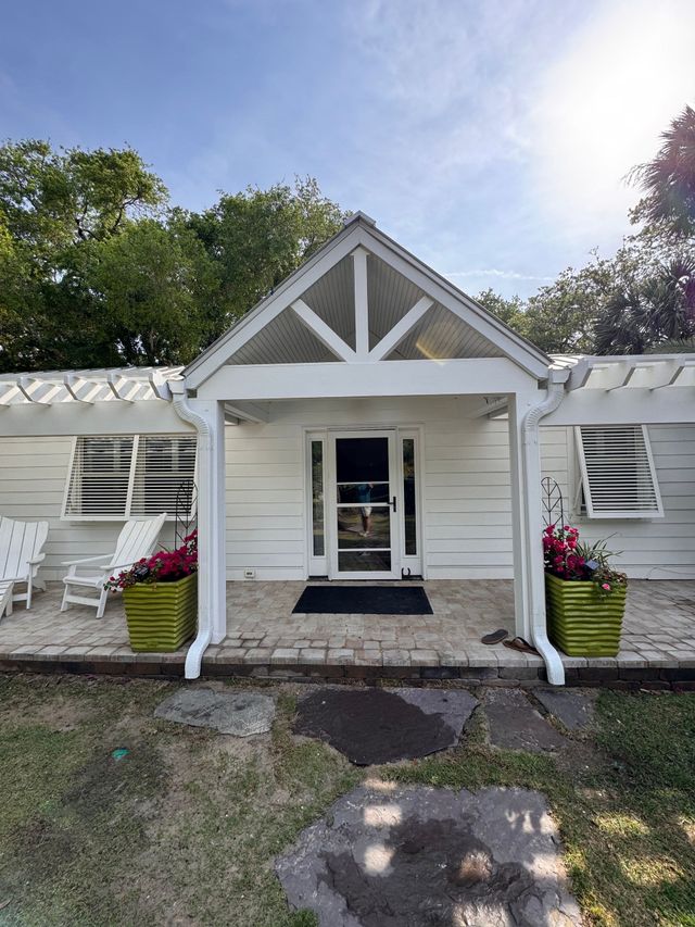 Gable entry porch with pergola wings
