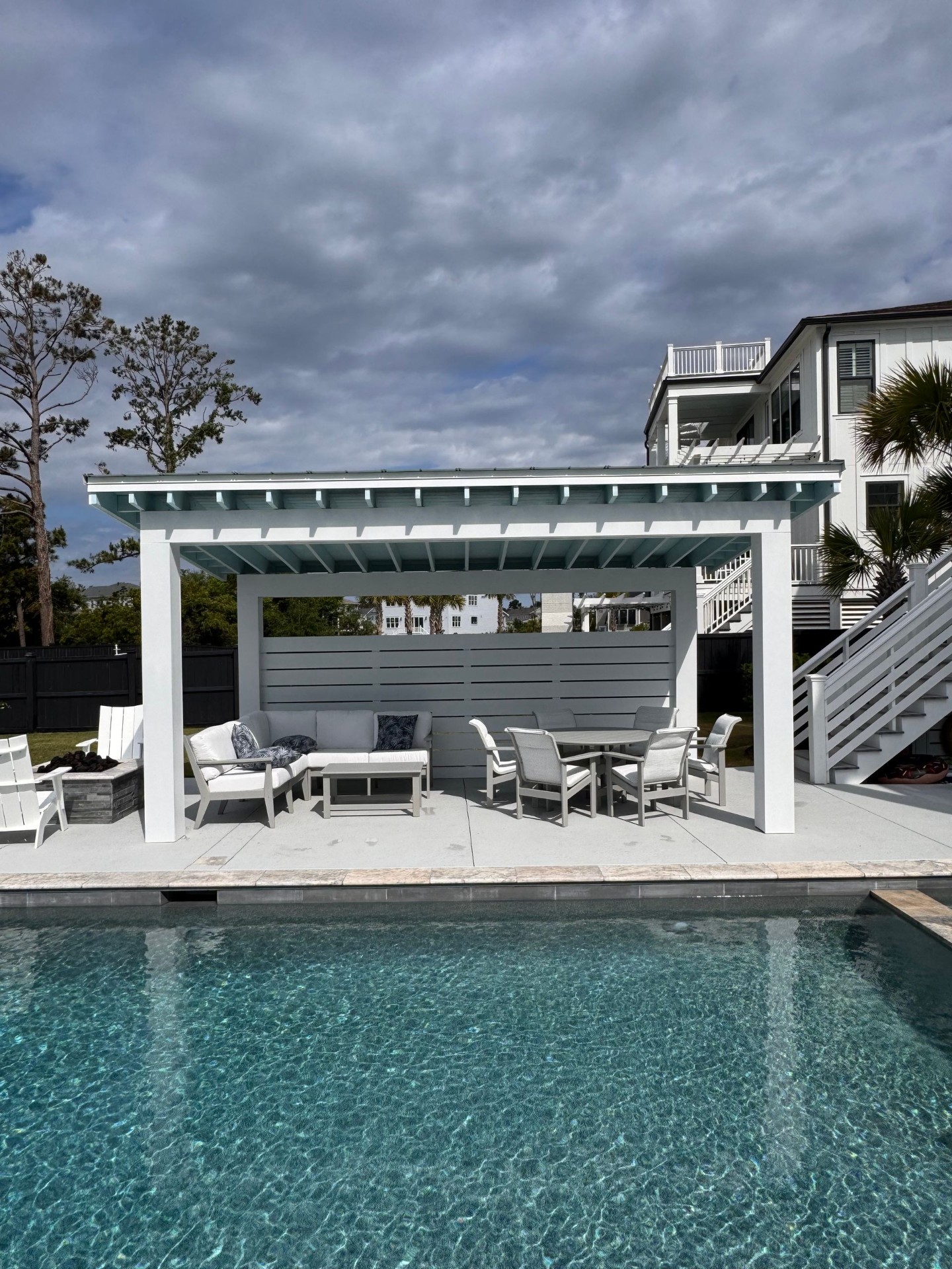 Custom pergola lounge